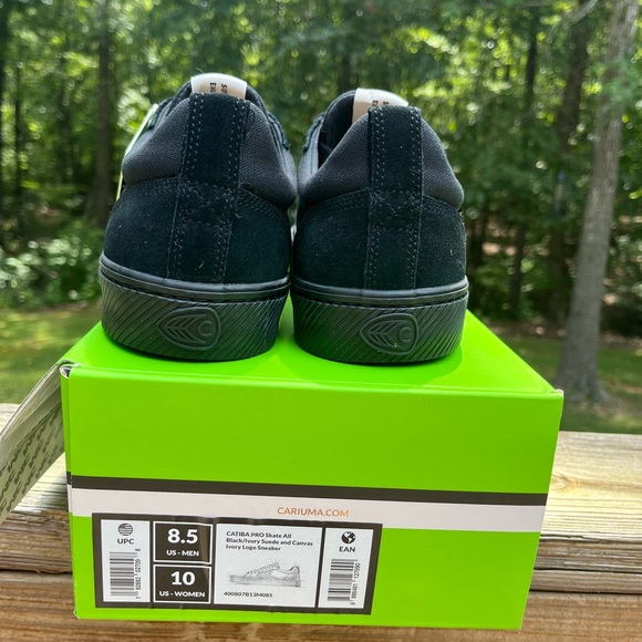 Cariuma Men’s Size 8.5 never worn - Picture 2 of 3